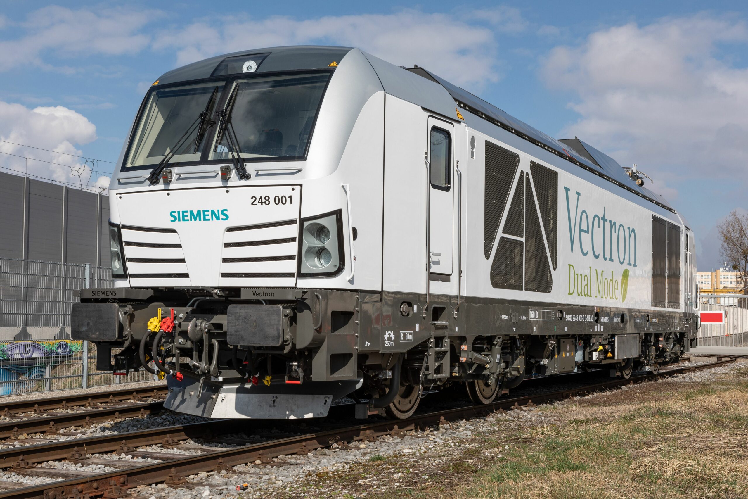 Akiem investit dans 10 nouvelles locomotives Vectron Dual Mode pour renforcer les opérations ferroviaires transfrontalières Akiem investit dans 10 nouvelles locomotives Vectron Dual Mode pour renforcer les opérations ferroviaires transfrontalières